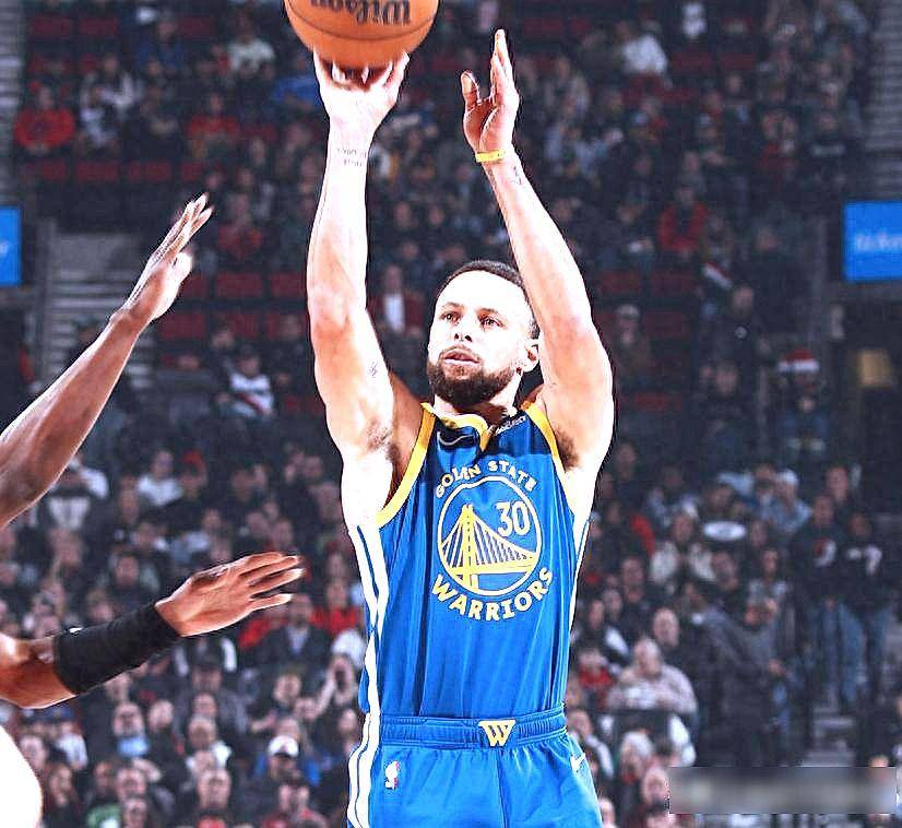 开元棋牌集结日CBA季后赛焦点战内马尔与80激战曼联分钟，网友：库里关键时刻惊艳表现(内马尔球赛回放)